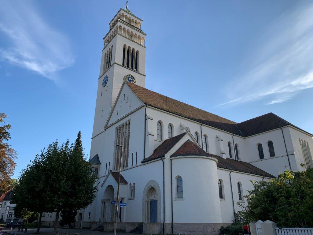Restauration - Neue Fassade an Kirche